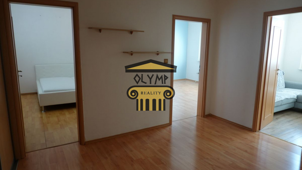 OLYMP - Priestranný 3-izbový byt na začiatku Petržalky na Andrusovovej ulici