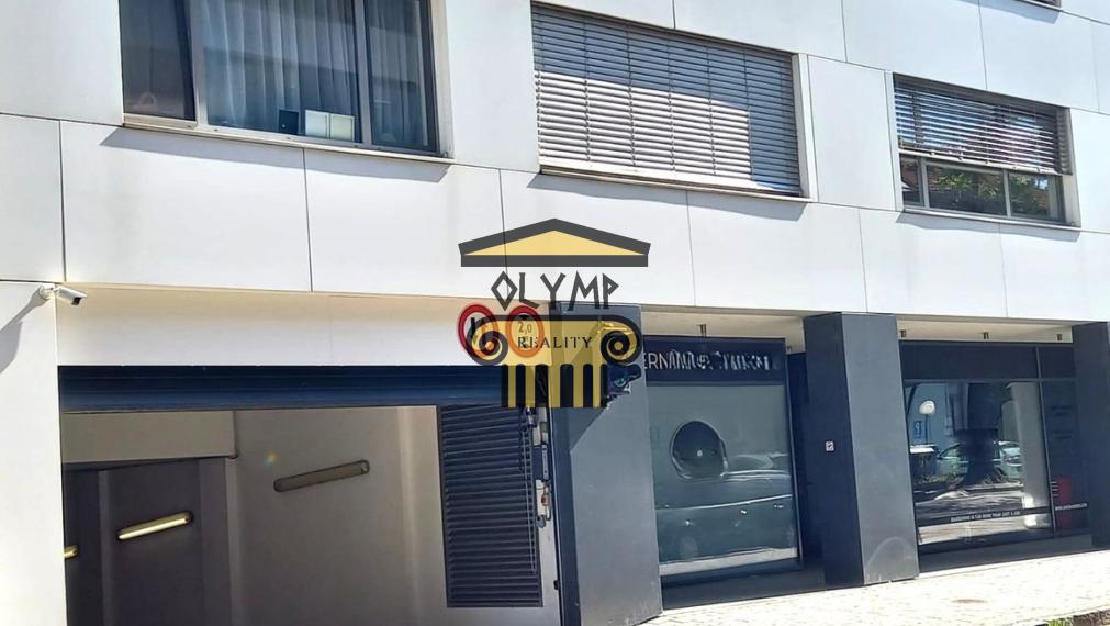 Prenájom vnútorné garážové PARKOVACIE STÁTIE v širšom centre, pri Medickej záhrade, Bratislava I, Strážnicka