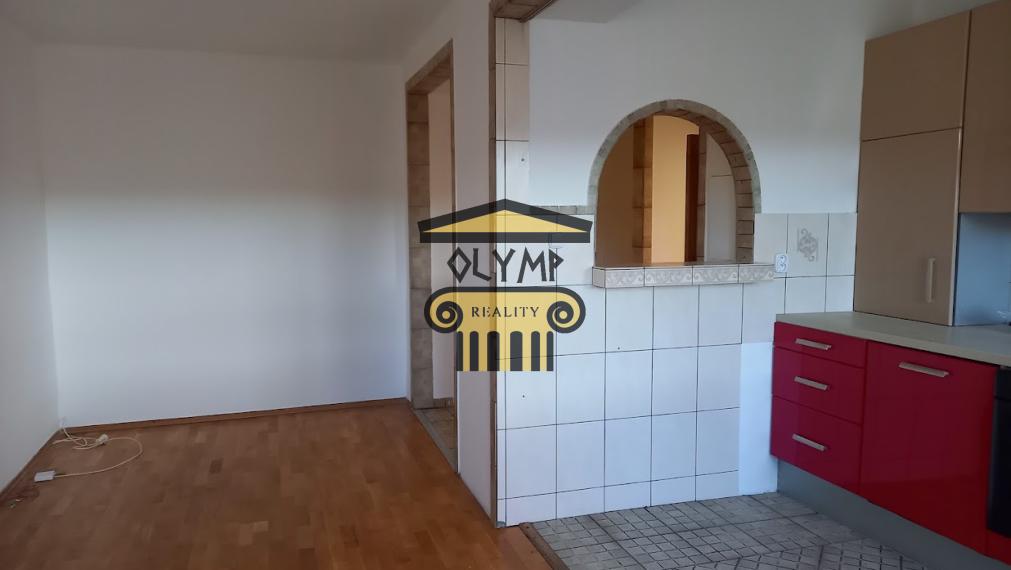 OLYMP – Predaj 3-izbového bytu s loggiou v zateplenom dome na Budyšínskej ulici