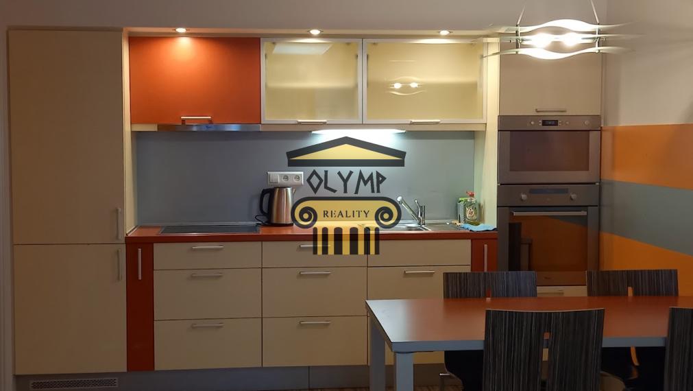 OLYMP – Veľký tehlový 2-izb. byt s balkónom, s predelenou izbou na dve časti a možnosťou parkovania v uzavretej garáži na Kresánkovej ul.