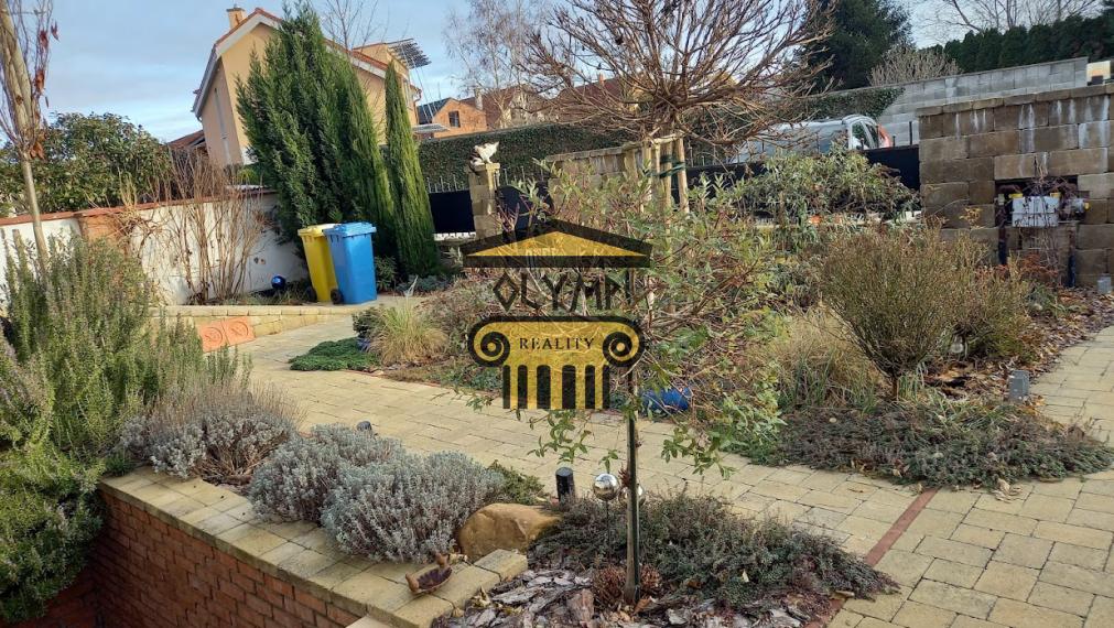 EXKLUZÍVNE na predaj – čarovný 5-izbový RD s vôňou borovicového lesa na veľmi dobrej adrese v Lozorne, pozemok 552 m2