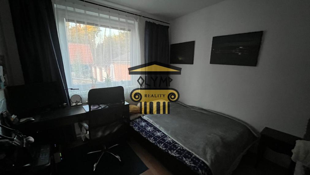 EXKLUZÍVNE na predaj – čarovný 5-izbový RD s vôňou borovicového lesa na veľmi dobrej adrese v Lozorne, pozemok 552 m2