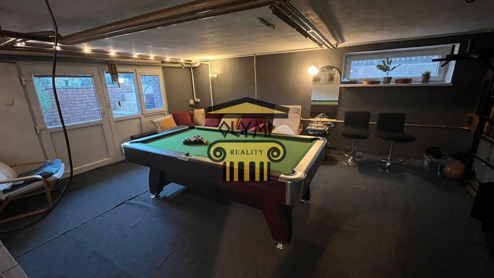 EXKLUZÍVNE na predaj – čarovný 5-izbový RD s vôňou borovicového lesa na veľmi dobrej adrese v Lozorne, pozemok 552 m2