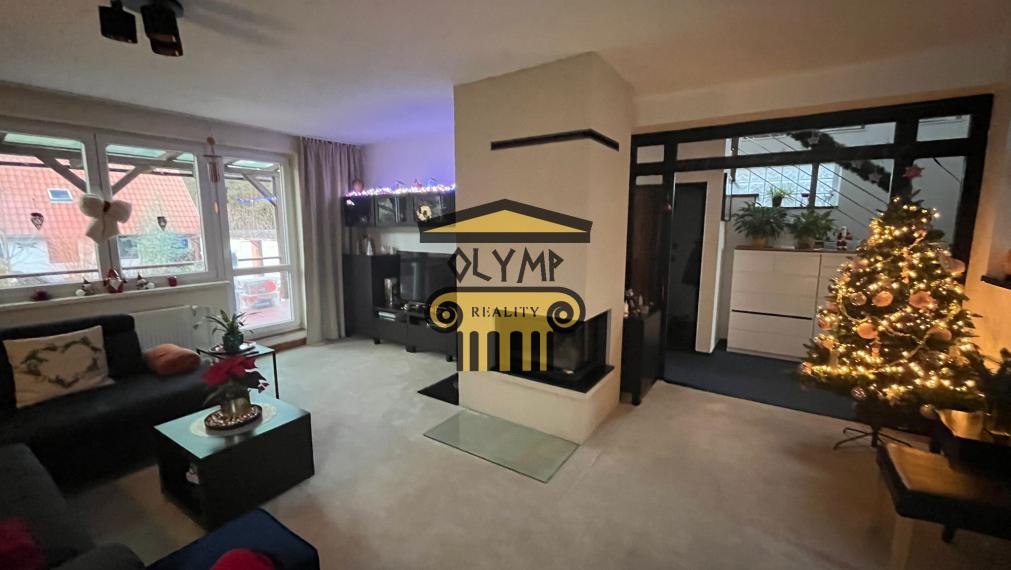 EXKLUZÍVNE na predaj – čarovný 5-izbový RD s vôňou borovicového lesa na veľmi dobrej adrese v Lozorne, pozemok 552 m2