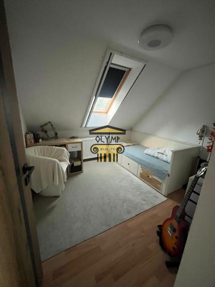 EXKLUZÍVNE na predaj – čarovný 5-izbový RD s vôňou borovicového lesa na veľmi dobrej adrese v Lozorne, pozemok 552 m2