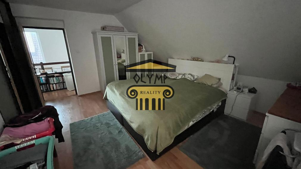 EXKLUZÍVNE na predaj – čarovný 5-izbový RD s vôňou borovicového lesa na veľmi dobrej adrese v Lozorne, pozemok 552 m2