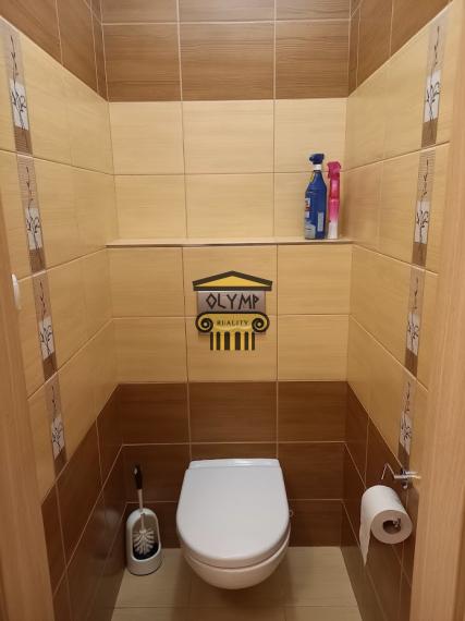 Atypický, priestranný 74 m2, 1-izbový byt s balkónom predelený na dennú a nočnú časť v novostavbe na Kresánkovej