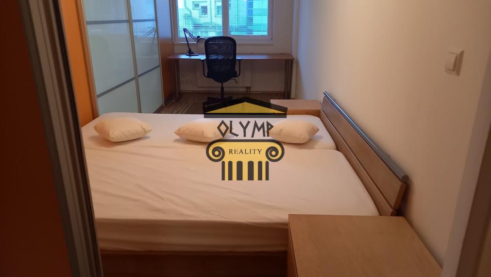 Atypický, priestranný 74 m2, 1-izbový byt s balkónom predelený na dennú a nočnú časť v novostavbe na Kresánkovej