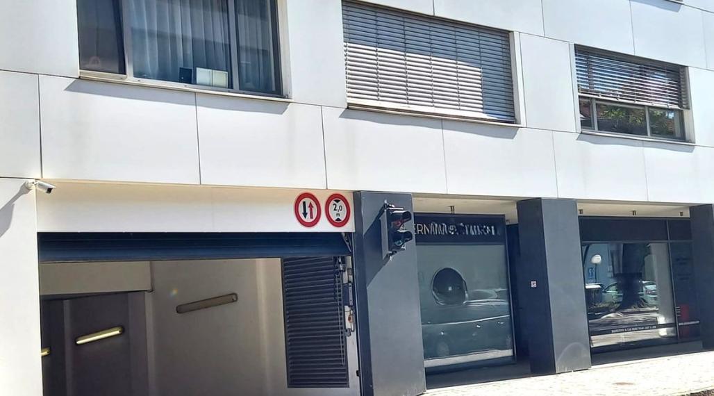 Prenájom vnútorné garážové PARKOVACIE STÁTIE pri Medickej záhrade, Bratislava I, Strážnicka