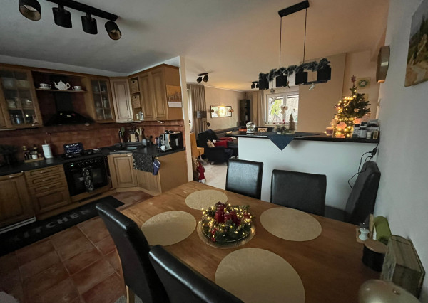 EXKLUZÍVNE na predaj – čarovný 5-izbový RD s vôňou borovicového lesa na veľmi dobrej adrese v Lozorne, pozemok 552 m2