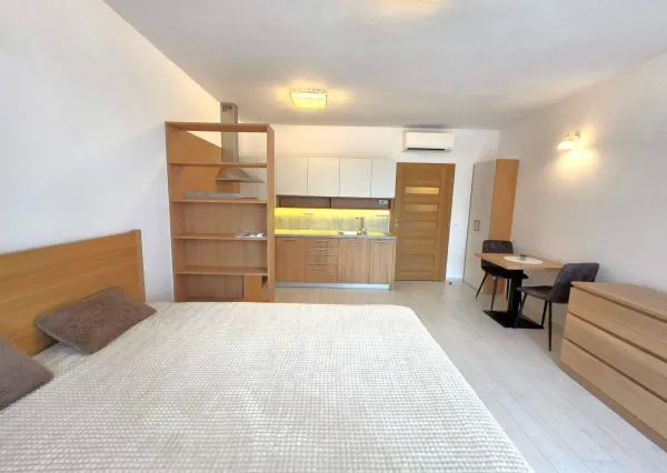 Exkluzívne bývanie pre NÁROČNÝCH - prenájom zariadený APARTMÁN s loggiou a parkovacím miestom v projekte BOOMERANG, Hudecova ul. v Karlovej Vsi