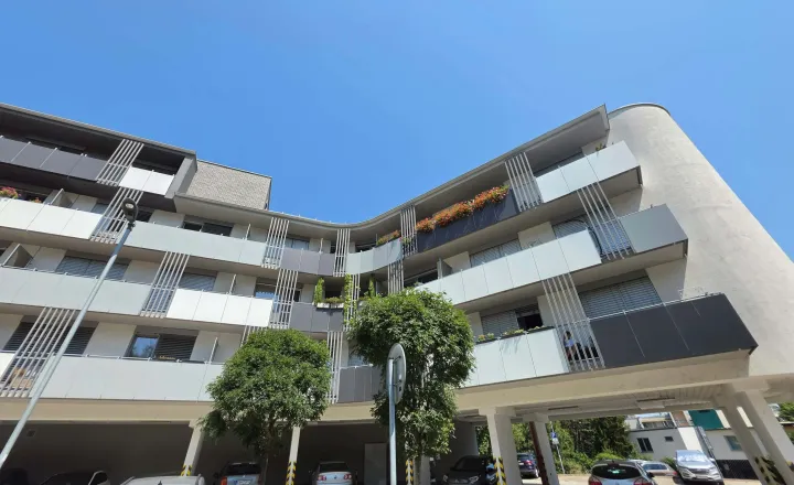 Exkluzívne bývanie pre NÁROČNÝCH - prenájom zariadený APARTMÁN s loggiou a parkovacím miestom v projekte BOOMERANG, Hudecova ul. v Karlovej Vsi - fotografia 1