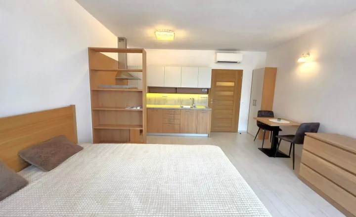 Exkluzívne bývanie pre NÁROČNÝCH - prenájom zariadený APARTMÁN s loggiou a parkovacím miestom v projekte BOOMERANG, Hudecova ul. v Karlovej Vsi
