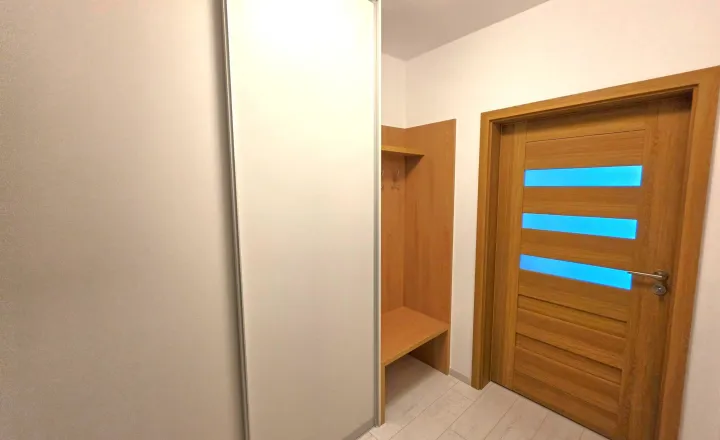Exkluzívne bývanie pre NÁROČNÝCH - prenájom zariadený APARTMÁN s loggiou a parkovacím miestom v projekte BOOMERANG, Hudecova ul. v Karlovej Vsi - fotografia 3