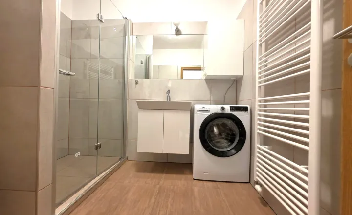 Exkluzívne bývanie pre NÁROČNÝCH - prenájom zariadený APARTMÁN s loggiou a parkovacím miestom v projekte BOOMERANG, Hudecova ul. v Karlovej Vsi - fotografia 4