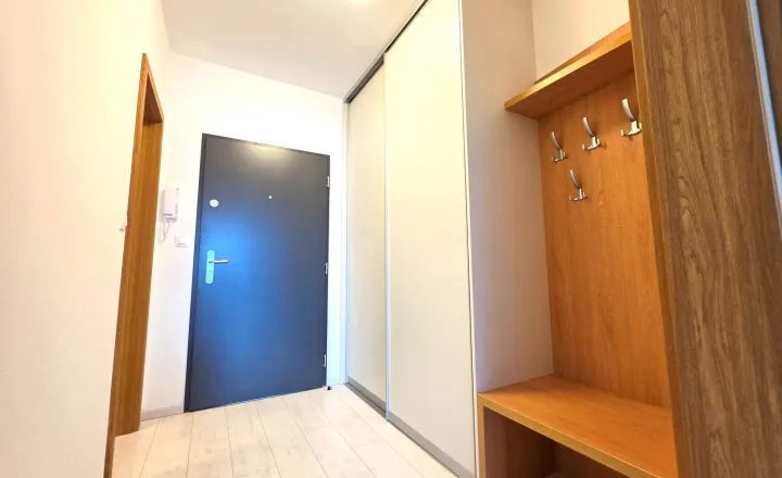 Exkluzívne bývanie pre NÁROČNÝCH - prenájom zariadený APARTMÁN s loggiou a parkovacím miestom v projekte BOOMERANG, Hudecova ul. v Karlovej Vsi - fotografia 8