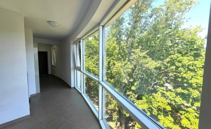Exkluzívne bývanie pre NÁROČNÝCH - prenájom zariadený APARTMÁN s loggiou a parkovacím miestom v projekte BOOMERANG, Hudecova ul. v Karlovej Vsi - fotografia 10
